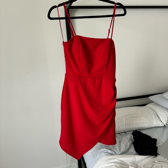 Red asymmetric mini dress with a zip at the back - Picture 1 of 3